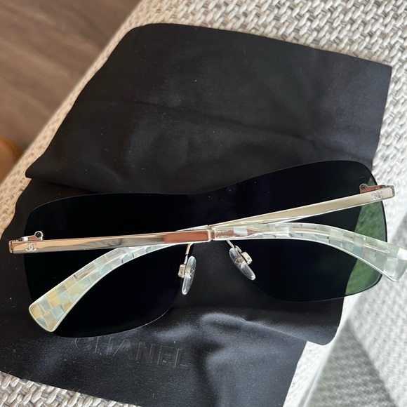 Chanel shield quilted glasses - Picture 7 of 9